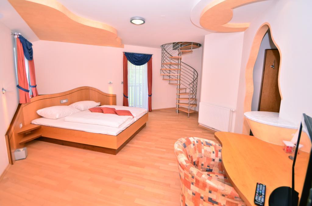 Hotel G.H. Knoll "Proellhofer" Cafe Bar Hills Fladnitz an der Teichalm Pokoj fotografie